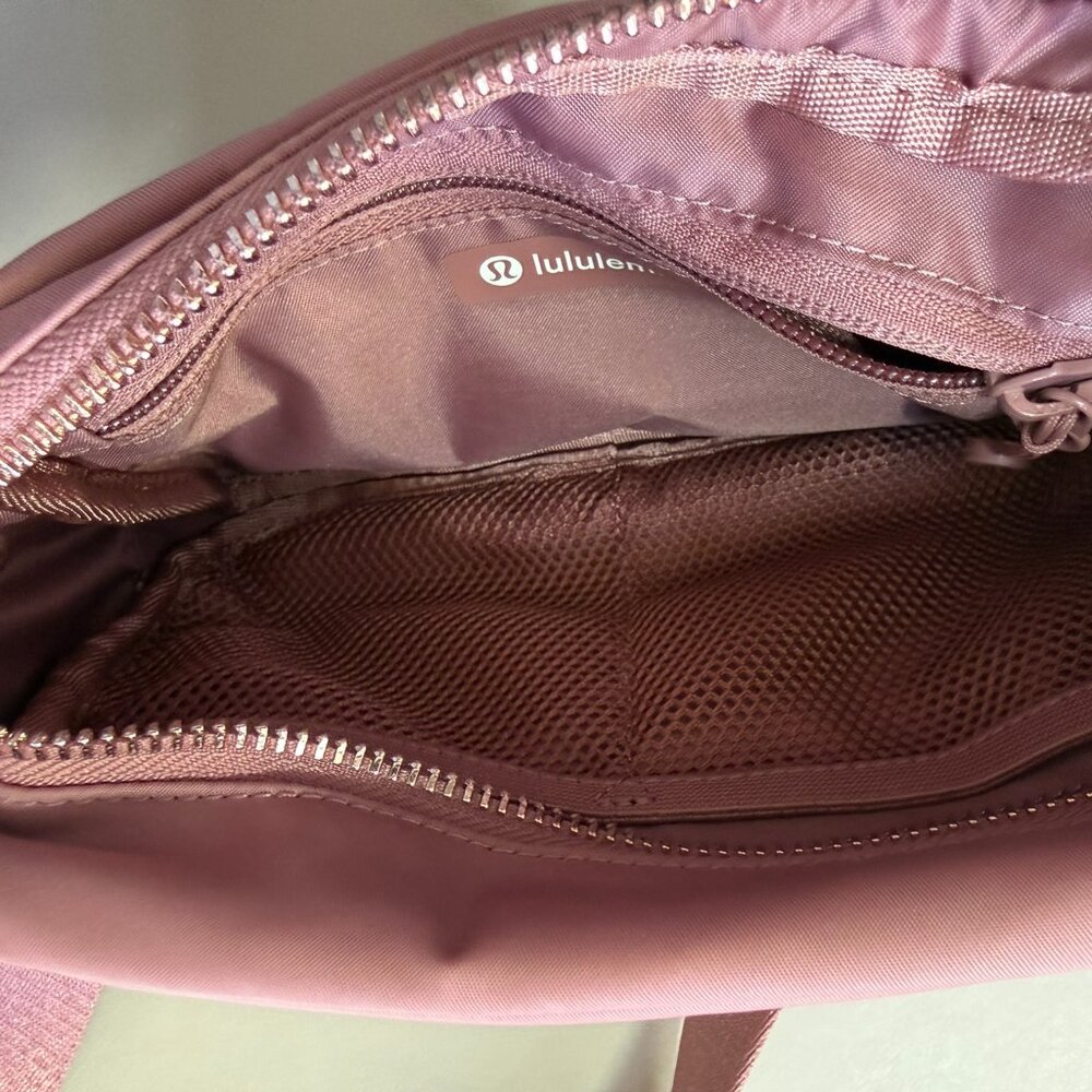 Lululemon Everywhere Crossbody Bag 2L Metal Hardware - Picture 3 of 4